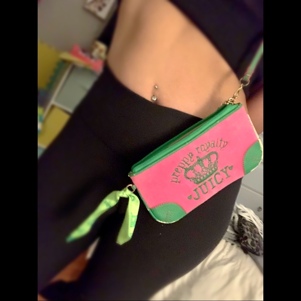 Juicy wristlet